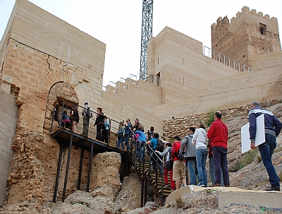 VISITA GUIADA: ENCUENTROS EN EL CASTILLO –Español VISITA GUIADA: ENCUENTROS EN EL CASTILLO –Español