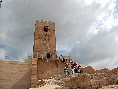 VISITA GUIADA: ENCUENTROS EN EL CASTILLO –Español VISITA GUIADA: ENCUENTROS EN EL CASTILLO –Español