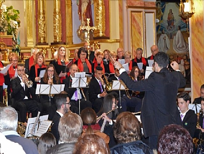 BANDA Y CORO DE ALUMNOS DELA ESCUELA MUNICIPAL DE MÚSICA BANDA Y CORO DE ALUMNOS DELA ESCUELA MUNICIPAL DE MÚSICA