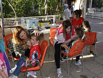 LOS MAYOS 2018: Taller de Maquillaje de Corremayos para niños LOS MAYOS 2018: Taller de Maquillaje de Corremayos para niños