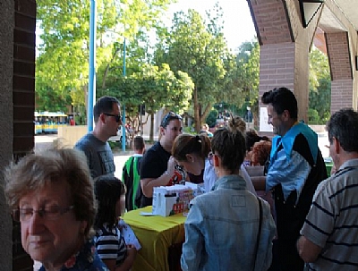 MAYOS 2019: Reparto del PIN de la Fiesta de los Mayos 2019 MAYOS 2019: Reparto del PIN de la Fiesta de los Mayos 2019