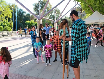 MAYOS 2019: Taller de zancos de Corremayos para niños MAYOS 2019: Taller de zancos de Corremayos para niños