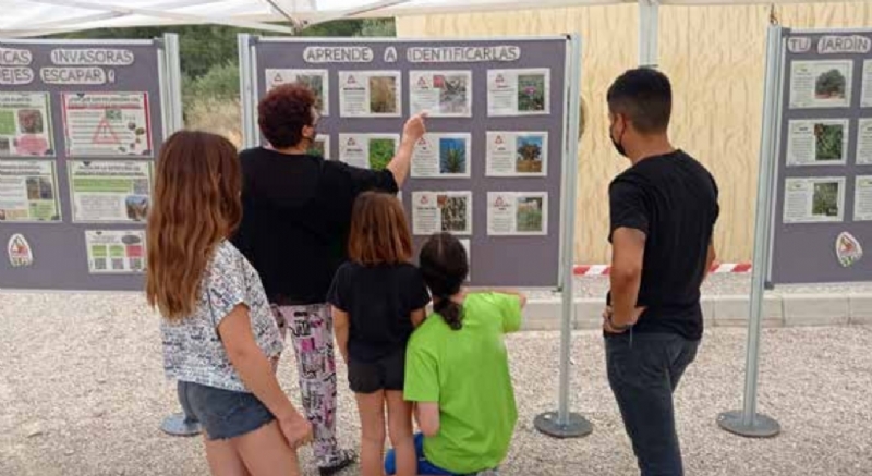 EXPOSICIÓN Y TALLER: plantas exóticas invasoras ¡Una mala elección!