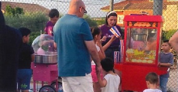 FIESTAS DE EL CAÑARICO 2025: Palomitas, nubes de algodón, helados, colchoneta y monitores para disfrutar de la tarde