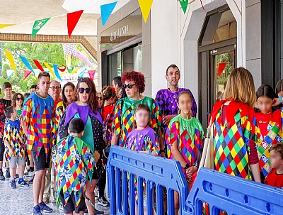 MAYOS 2025: Reparto del PIN de la fiesta de Los Mayos 2025 MAYOS 2025: Reparto del PIN de la fiesta de Los Mayos 2025