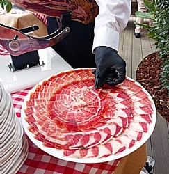 FIESTAS DE GEBAS 2025: Distribution of bread and Serrano ham